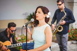 NURIA DA SILVA  BOSSA NOVA & JAZZ STANDARDS