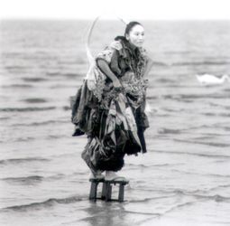 Minako Seki - Dancing Between