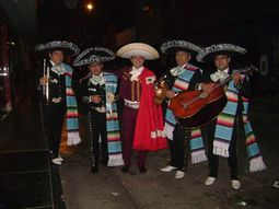 mariachis,lima-carlos torres
