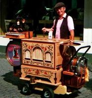 Drehorgelspieler - Leierkasten - Drehorgel     