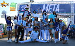 Batucada y Zanqueros: Carnaval