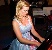Pianistin für Ihr Event