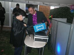 Mago Tito especialista en magia cómica infantil.