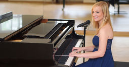 Sängerin Pianistin Barbara