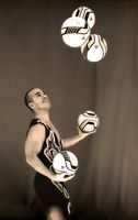 Malabarista Isidro juggler