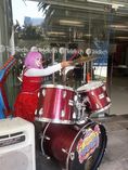 PAYASOS QUE TOCAN MUSICA EN VI_1